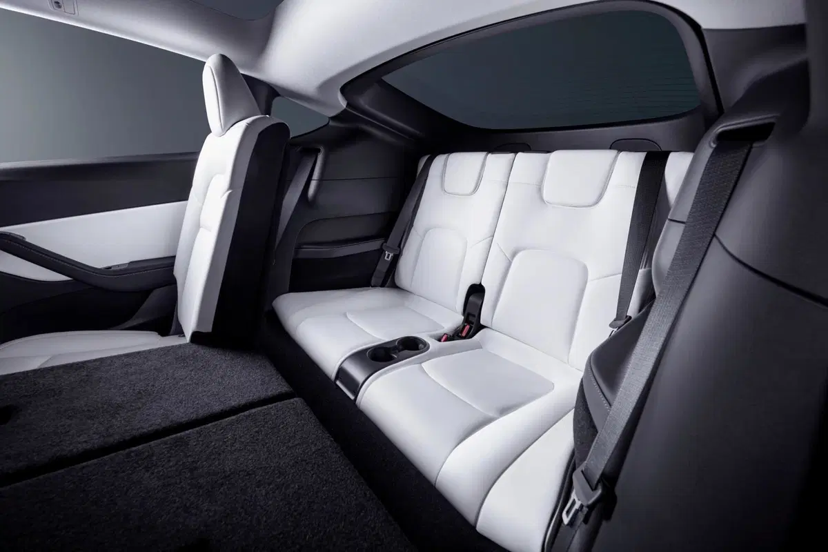 Tesla Model Y Long Range Dual Motor awd (33)