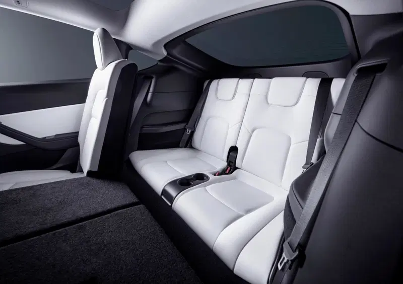 Tesla Model Y (2021-->>) (32)