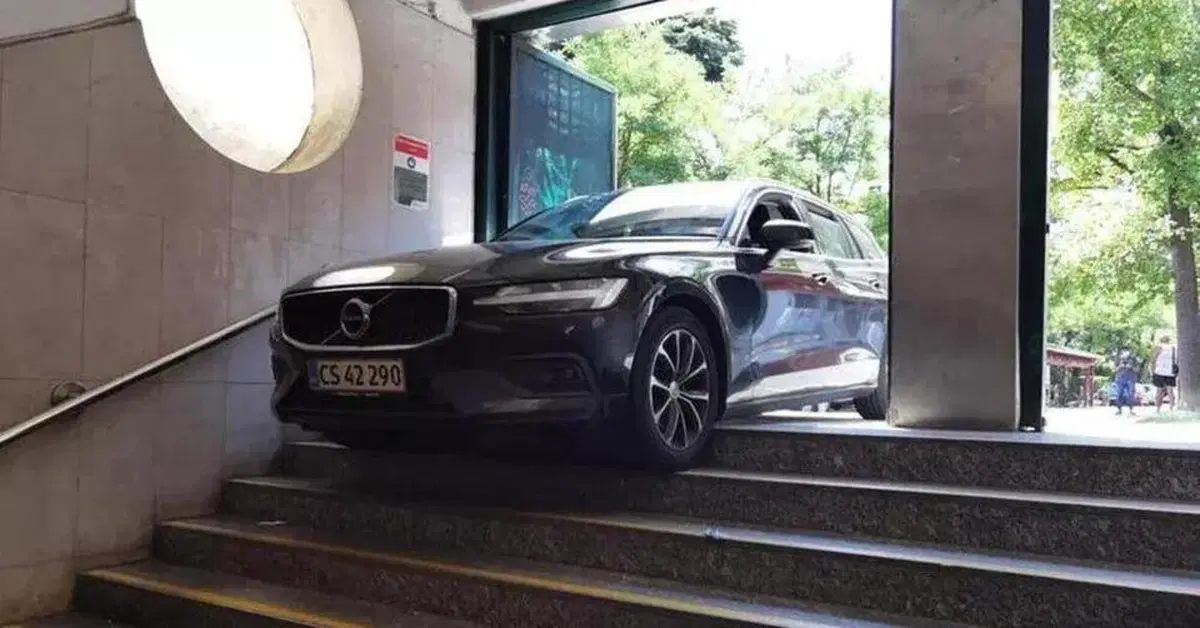 Quando il navigatore ti d&agrave; strani consigli: entra in auto nel sottopasso a Mestre