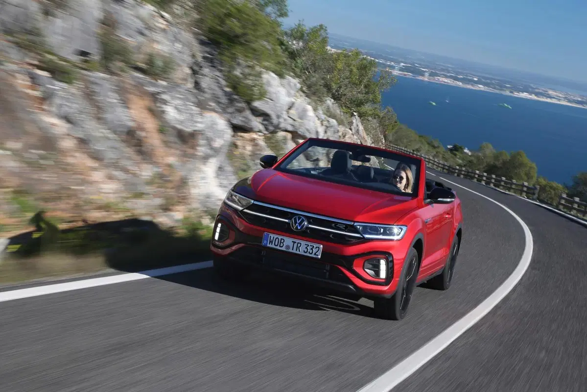 Volkswagen T-Roc Cabrio 1.5 TSI ACT DSG R-Line (2)