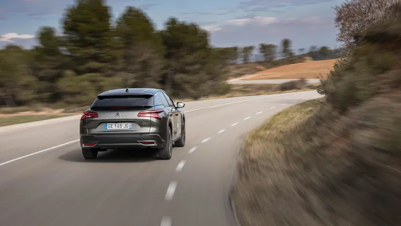 In Citroen ritorna il comfort "assoluto": sospensioni elettroniche idrauliche sulla C5X