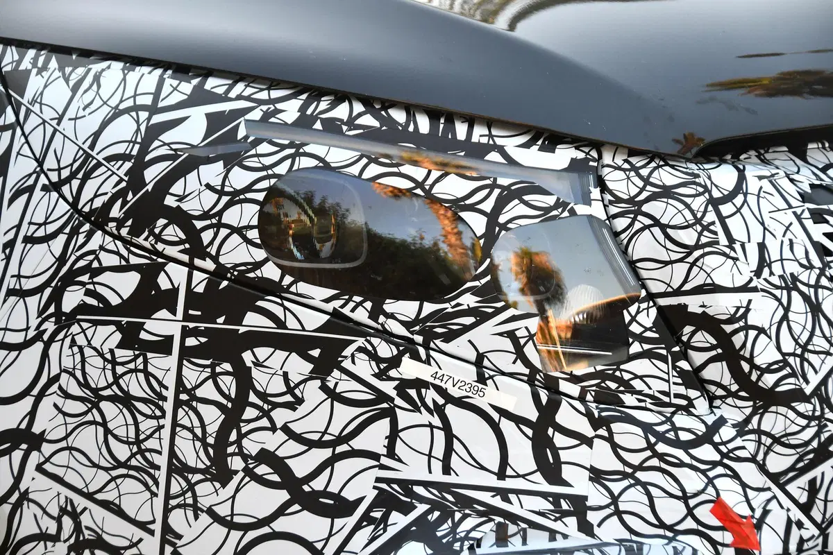 Mercedes EQV restyling, le foto spia  (2)