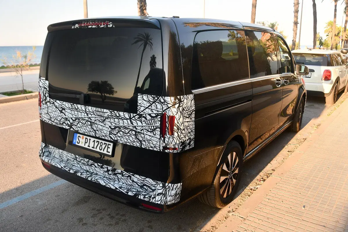 Mercedes EQV restyling, le foto spia  (3)