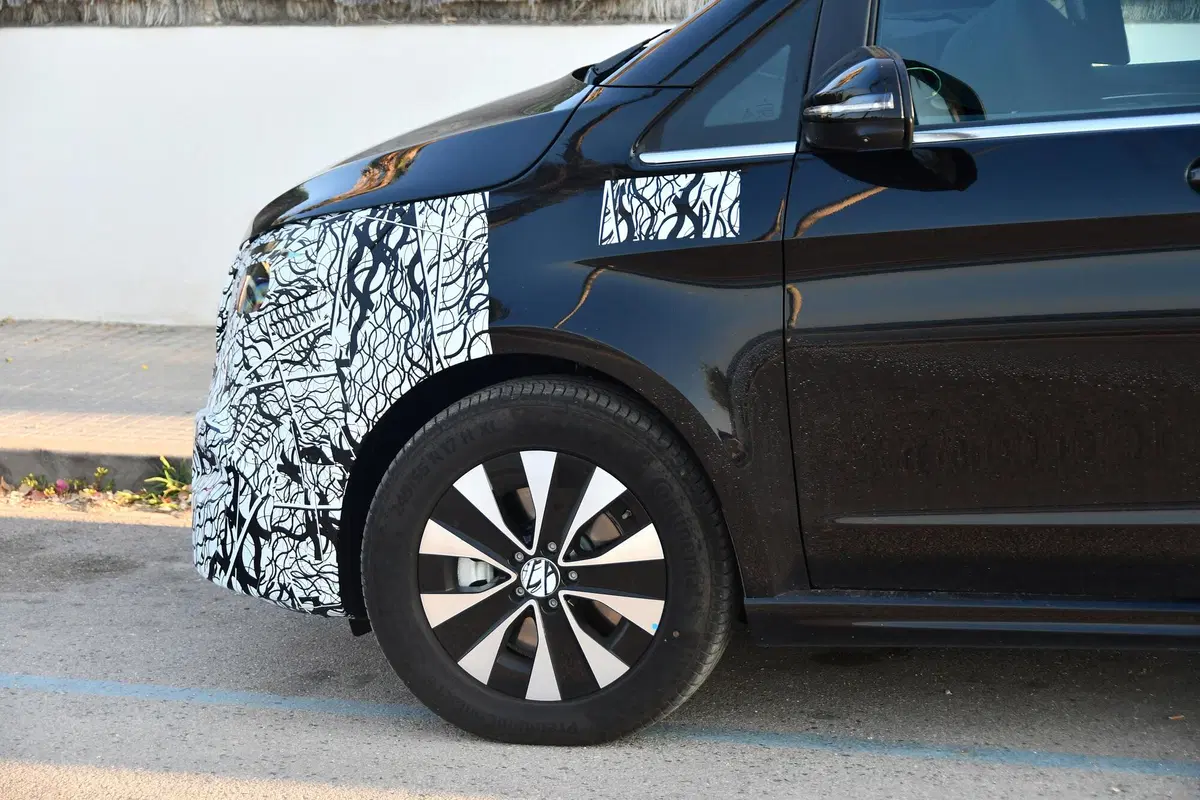 Mercedes EQV restyling, le foto spia  (4)