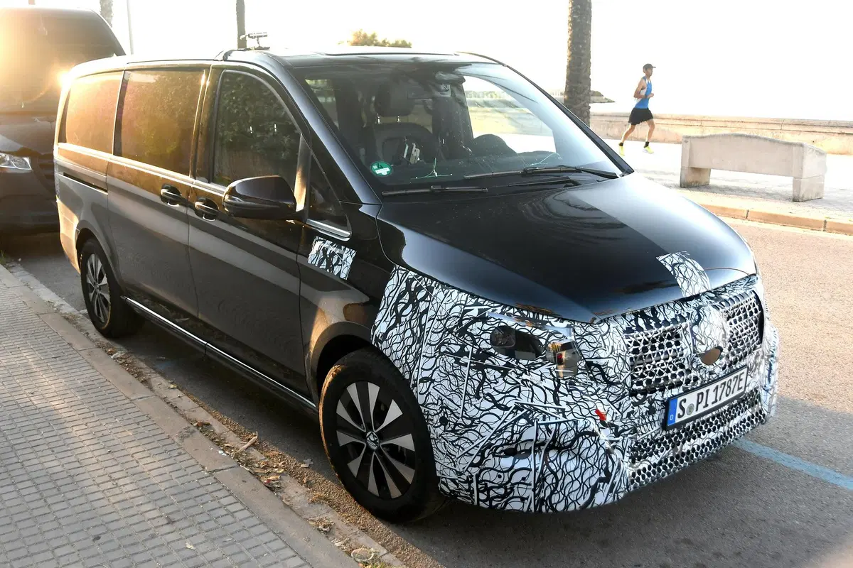 Mercedes EQV restyling, le foto spia  (6)