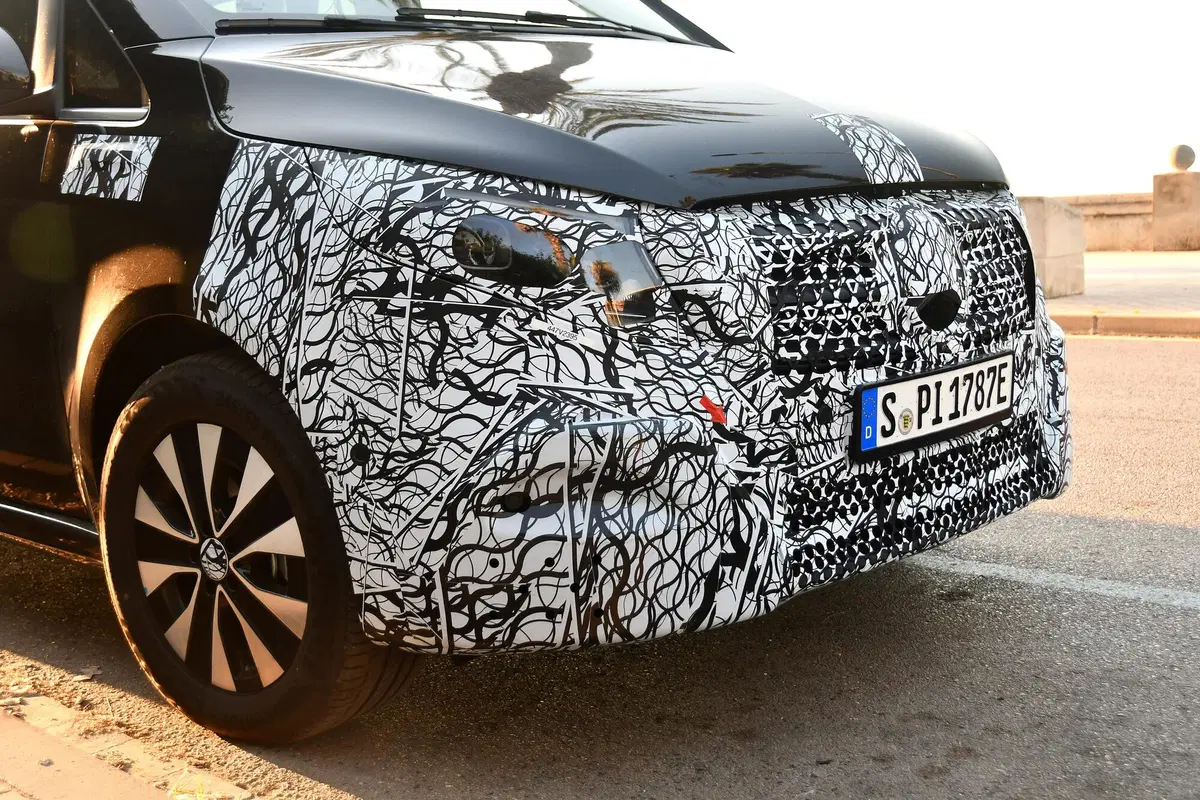 Mercedes EQV restyling, le foto spia  (7)