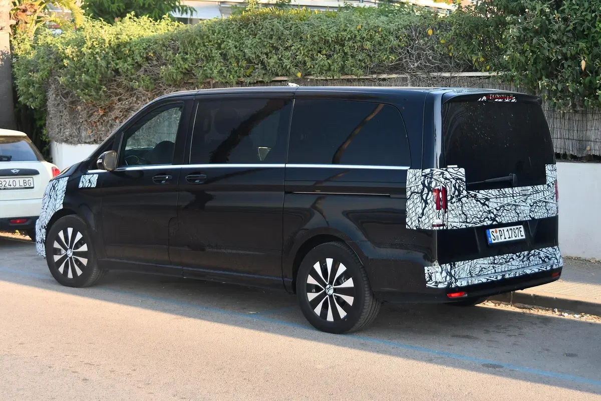 Mercedes EQV restyling, le foto spia  (8)