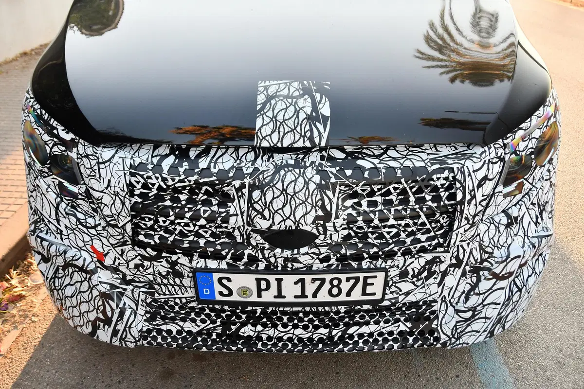 Mercedes EQV restyling, le foto spia  (9)