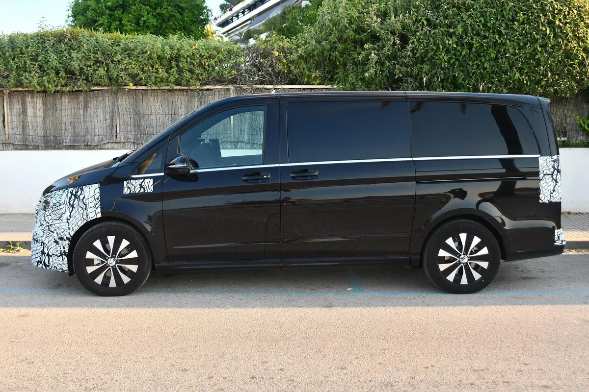 Mercedes EQV restyling, le foto spia  (10)