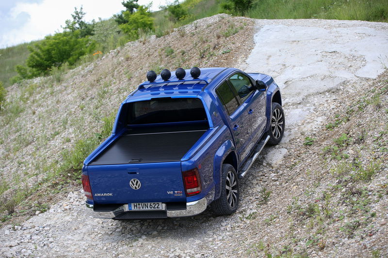 Il cassone posteriore dell&rsquo;Amarok pu&ograve; ricevere un euro-pallet (sistemato trasversalmente) e pesi fino a 1.000 kg