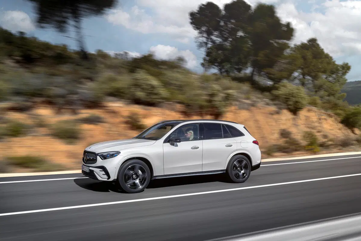 Nuova Mercedes GLC: prezzi e allestimenti (9)