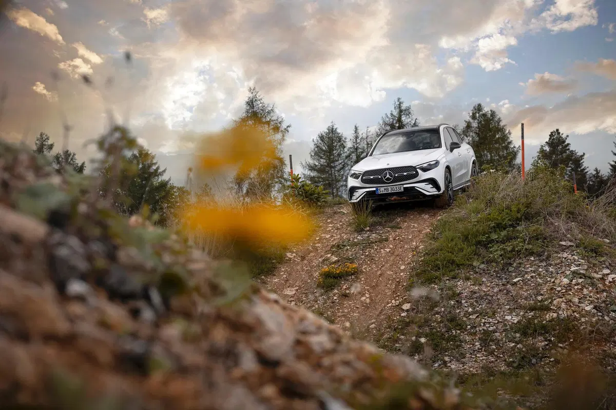Nuova Mercedes GLC: prezzi e allestimenti (20)