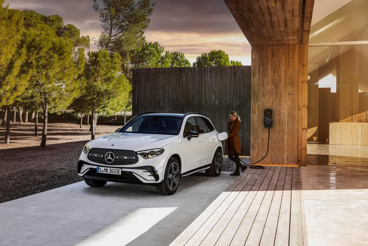 Nuova Mercedes GLC: prezzi e allestimenti (35)