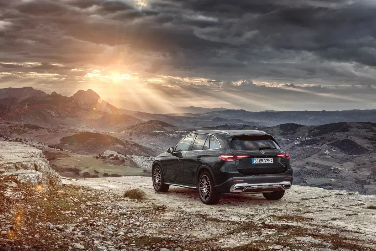 Nuova Mercedes GLC: prezzi e allestimenti (34)
