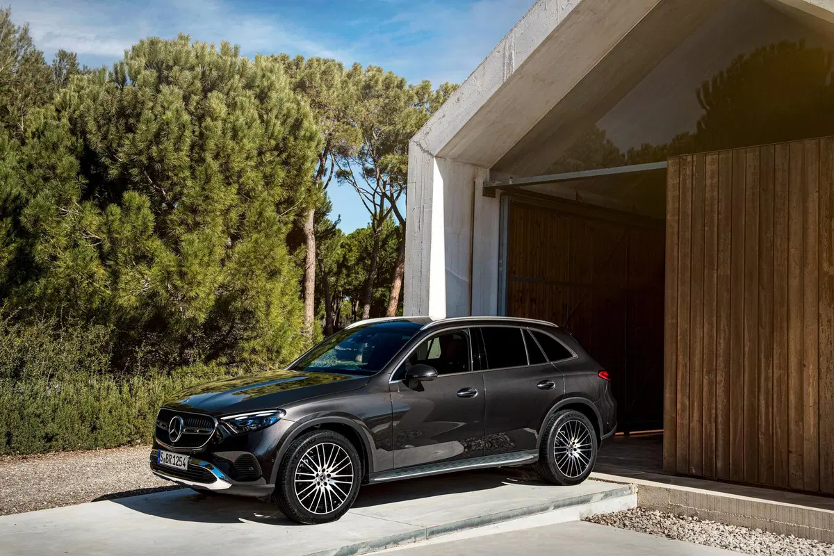 Nuova Mercedes GLC: prezzi e allestimenti (33)