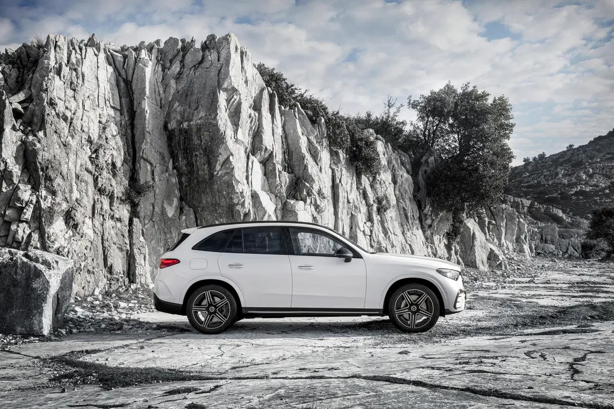 Nuova Mercedes GLC: prezzi e allestimenti (36)