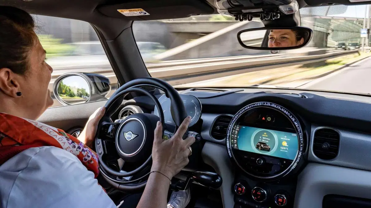 Una Mini Cooper SE accessibile  (9)