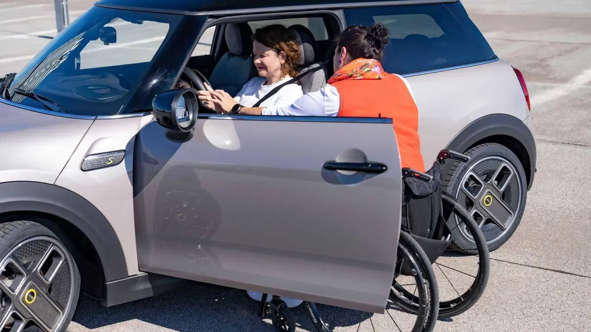Una Mini Cooper SE accessibile  (7)