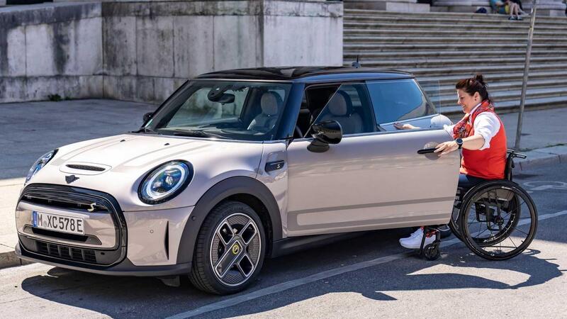 Una Mini Cooper SE accessibile 