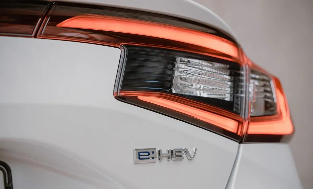 Honda Civic (2022-->>) (21)