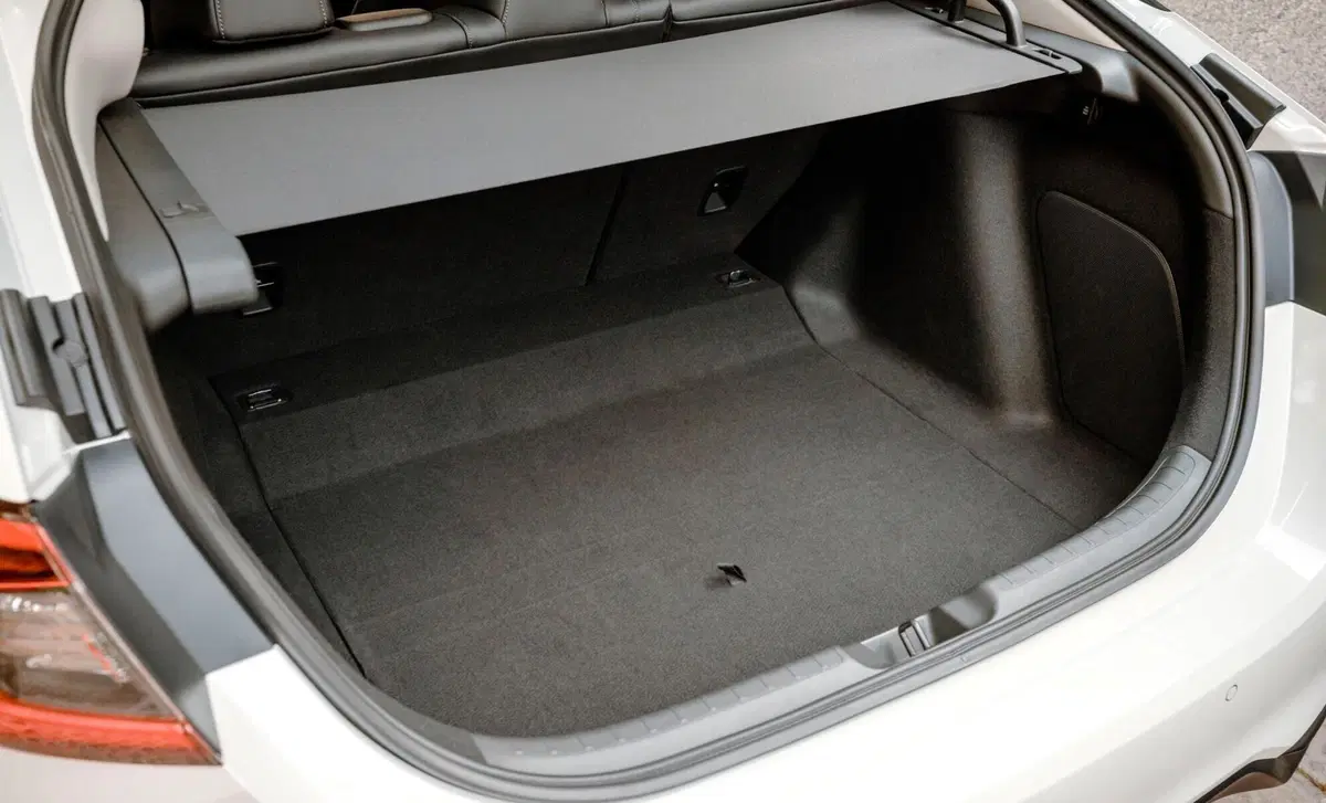 Honda Civic (2022-->>) (24)