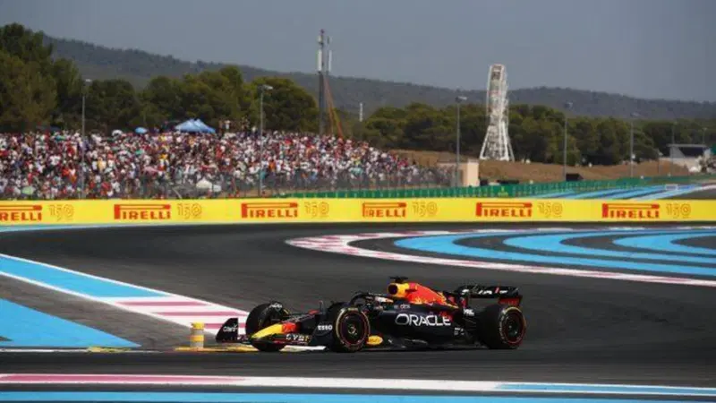 F1, GP Francia 2022. Verstappen sfrutta l'errore di Leclerc per andare in fuga nel mondiale