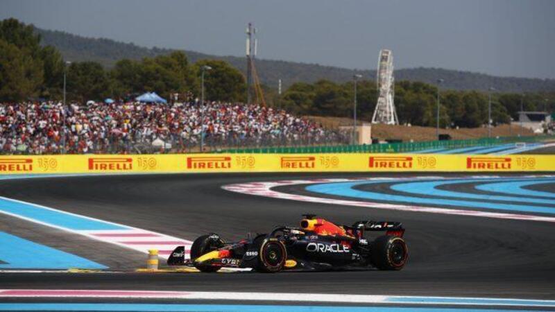 F1, GP Francia 2022. Verstappen sfrutta l&#039;errore di Leclerc per andare in fuga nel mondiale