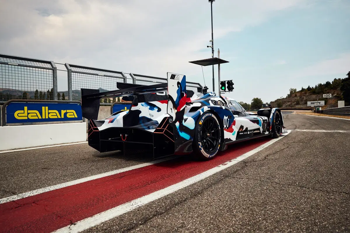 BMW torna a Le Mans nel 2024: ecco le nuove foto della M Hybrid V8 (2)