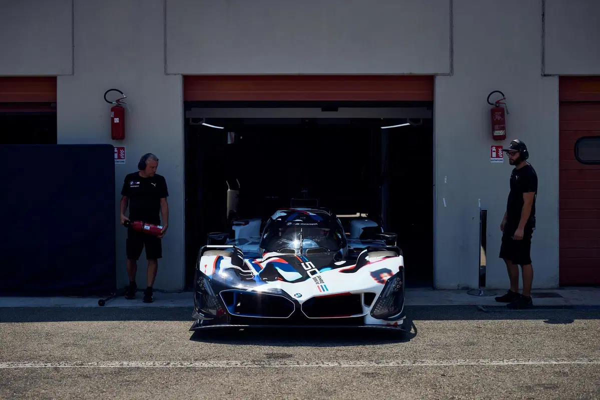 BMW torna a Le Mans nel 2024: ecco le nuove foto della M Hybrid V8 (7)