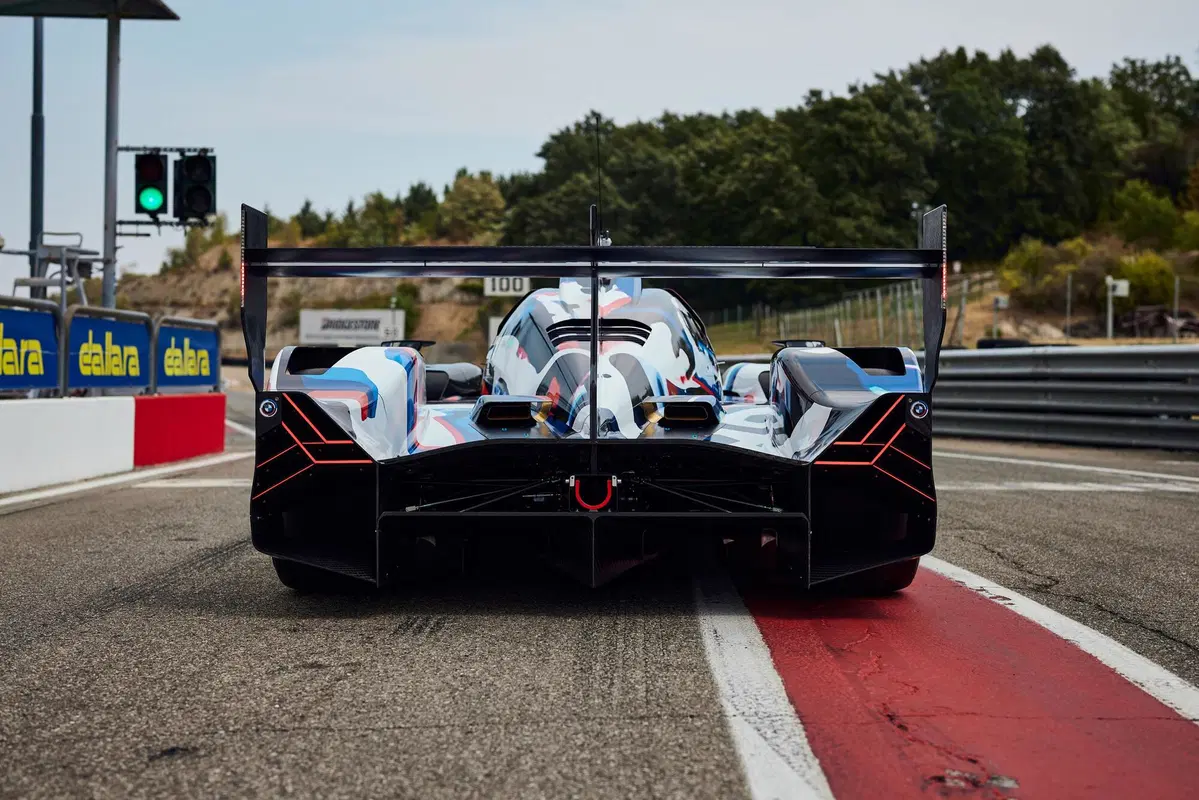 BMW torna a Le Mans nel 2024: ecco le nuove foto della M Hybrid V8 (9)
