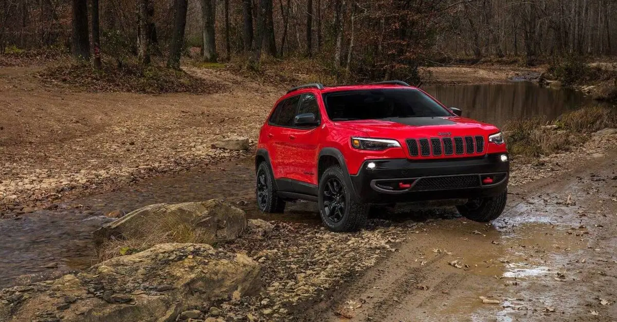 Problema ai freni per oltre 1 milione di Jeep Cherokee: l'NHTSA americano indaga