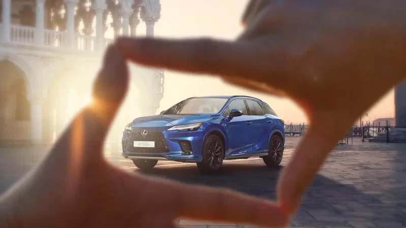Lexus RX &egrave; l'auto ufficiale del Festival del Cinema di Venezia