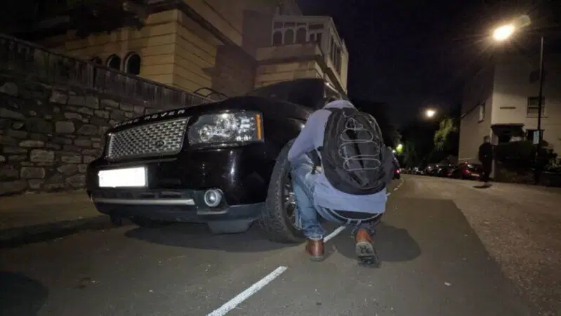 Attenti alle gomme delle Suv: i cosiddetti "ecologisti" ve le sgonfiano