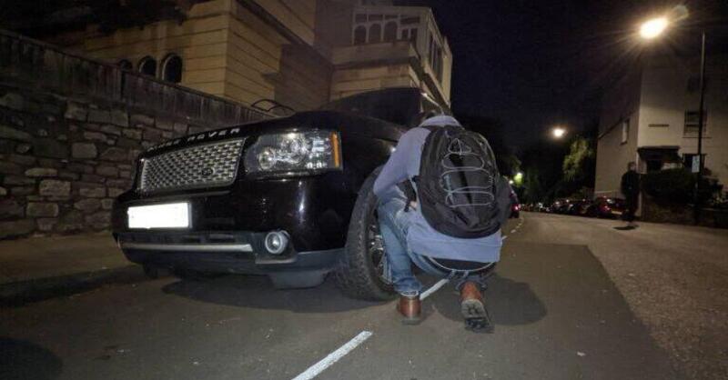 Attenti alle gomme delle Suv: i cosiddetti &quot;ecologisti&quot; ve le sgonfiano