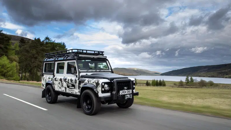 Forse &egrave; l'ultima occasione: Land Rover Defender "Classic" in serie limitata