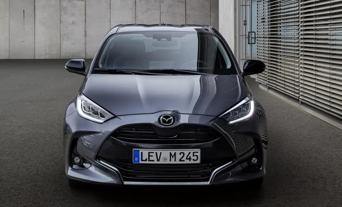 Mazda Mazda2 Hybrid 1.5 VVT e-CVT Full Hybrid Electric Select (6)