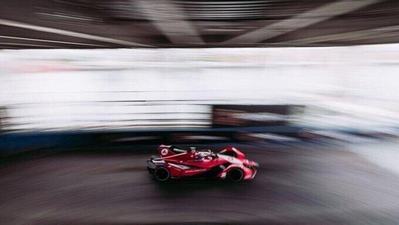 Formula E, ePrix Londra 2022: pole per Dennis. Giovinazzi terzo