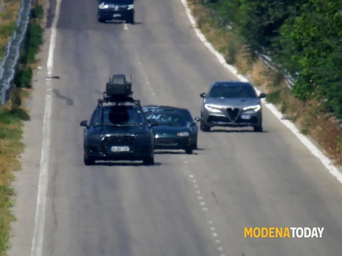 Il film sulla vita di Enzo Ferrari: iniziano le riprese a Modena (con tre Mazda MX-5)   (6)