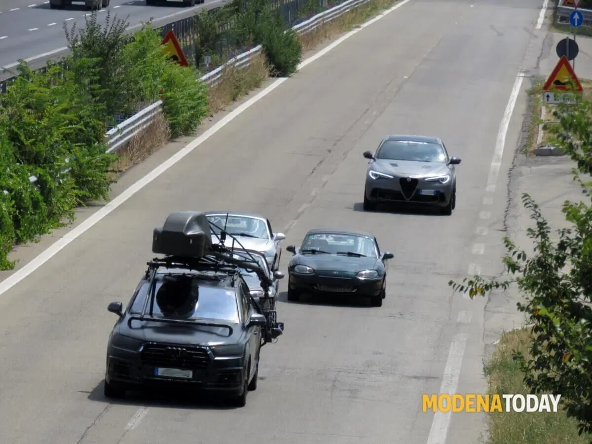 Il film sulla vita di Enzo Ferrari: iniziano le riprese a Modena (con tre Mazda MX-5)   (13)