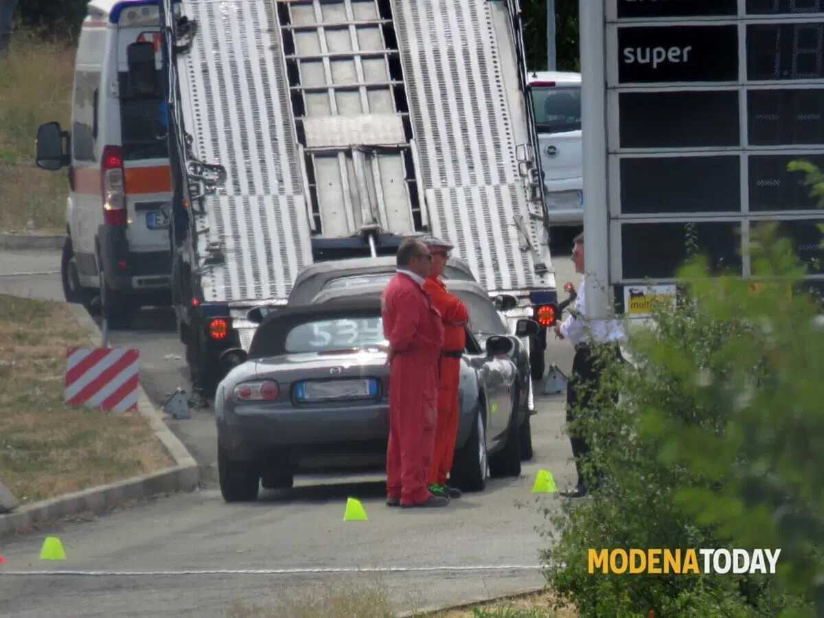 Il film sulla vita di Enzo Ferrari: iniziano le riprese a Modena (con tre Mazda MX-5)   (15)