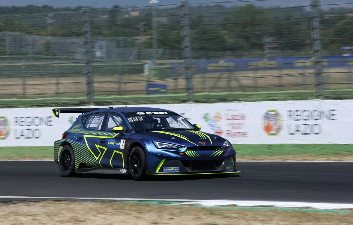 Domenica a Vallelunga con Cupra e l'ETCR 2022 (6)