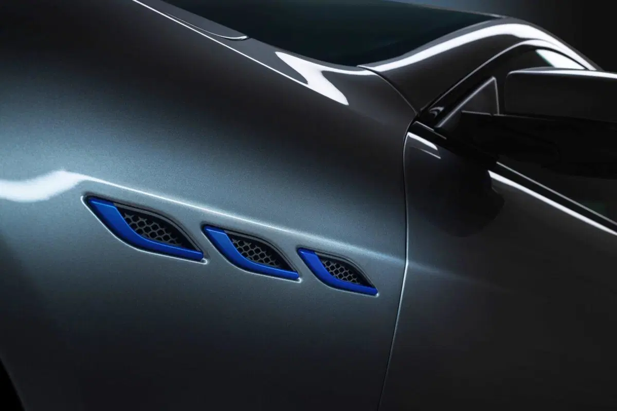 Maserati Ghibli Hybrid, la prima ibrida del Tridente (10)