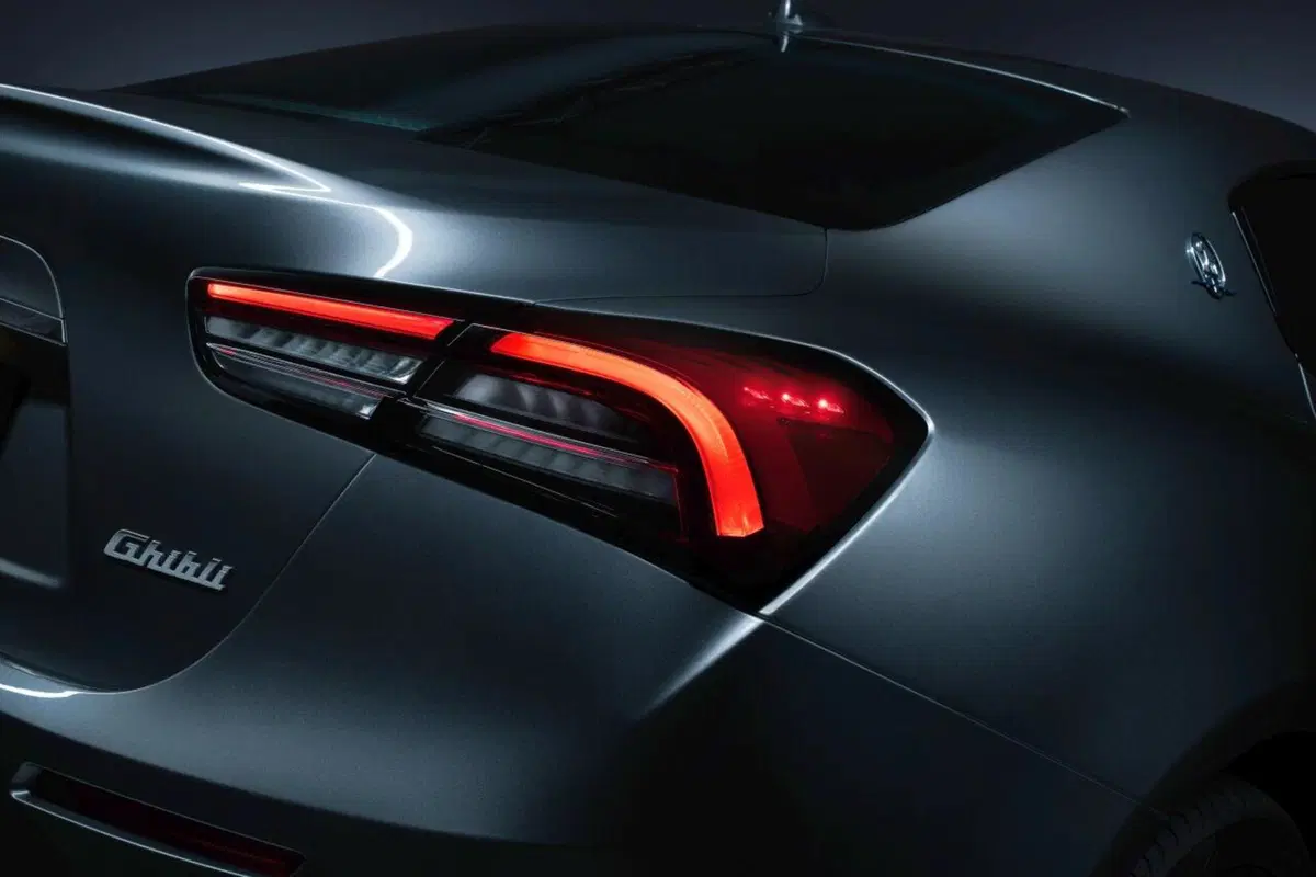 Maserati Ghibli Hybrid, la prima ibrida del Tridente (13)