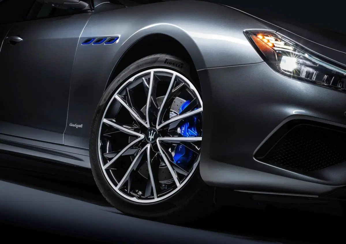 Maserati Ghibli Hybrid, la prima ibrida del Tridente (24)