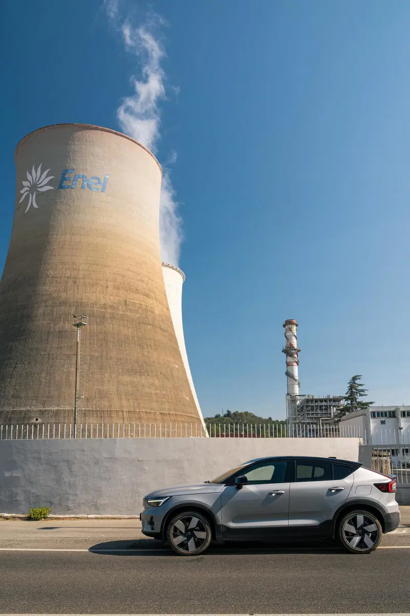 La C40 ci ricorda che una parte dell'energia elettrica &egrave; prodotta sfruttando i combustibili fossili. Questa la centrale termoelettrica di Santa Barbara, in Toscana