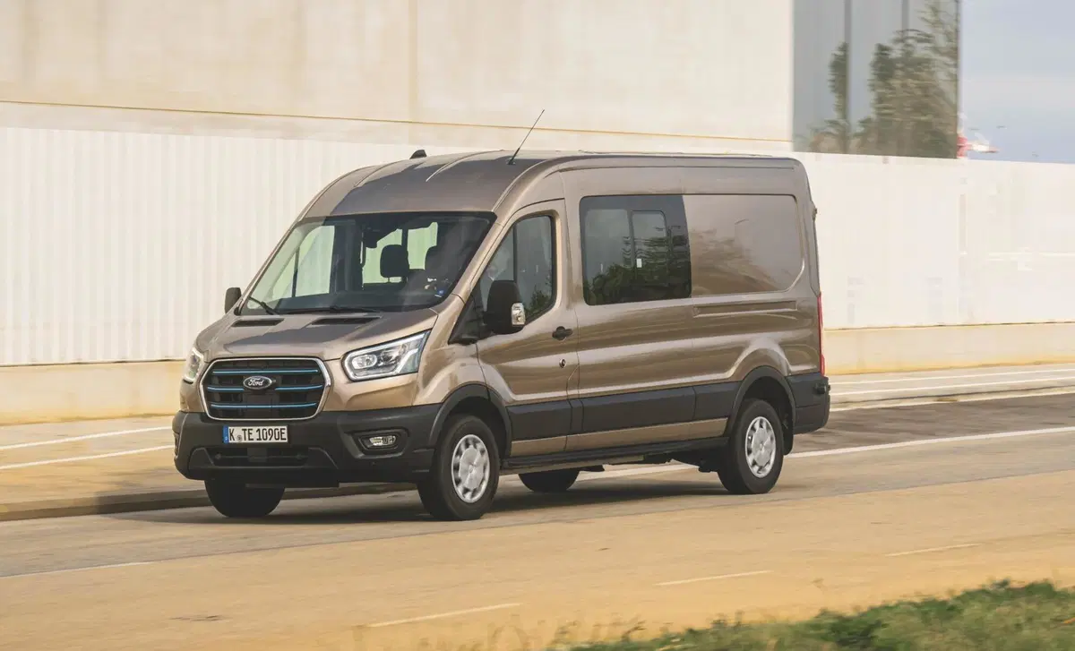 Ford E-Transit Furgone 390 Batteria 68kWh 269CV PL-TM-DC Furgone Trend (15)