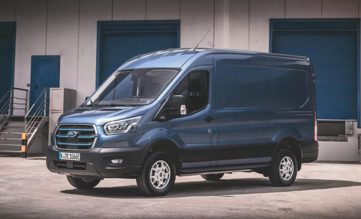 Ford E-Transit Furgone 390 Batteria 68kWh 269CV PL-TM-DC Furgone Trend (13)