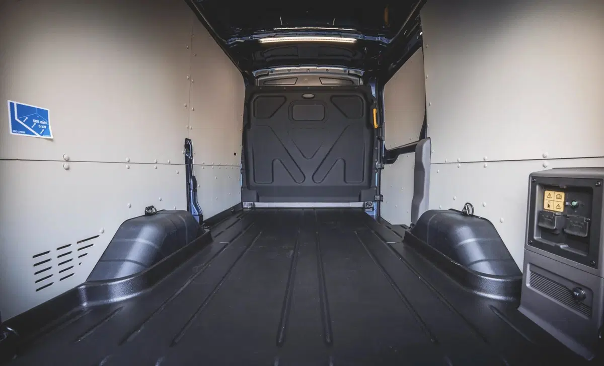 Ford E-Transit Furgone 390 Batteria 68kWh 269CV PL-TM-DC Furgone Trend (14)