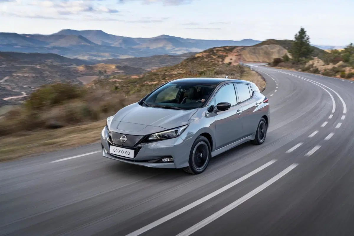 Non è mai troppo tardi per capire le elettriche S1E06: Nissan LEAF e BMW i3 alla carica (3)