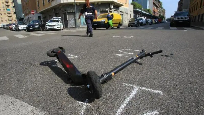 Incidente in monopattino: ragazzino in ospedale, multa alla mamma
